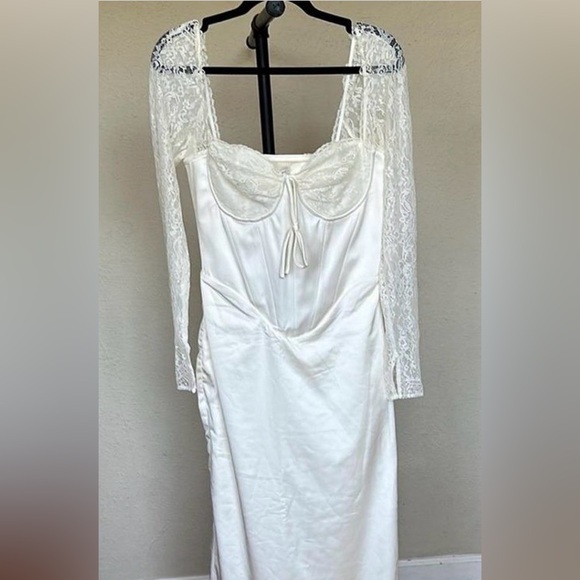 House of CB Cream Lace Sleeve Maxi Dress - Picture 6 of 11